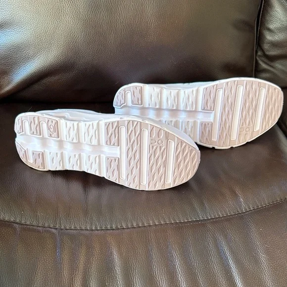 SALE🩷On clouds Women's pink & white Running Shoes - Picture 4 of 5